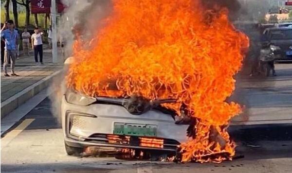 電動汽車安全嗎？會不會自燃嗎？