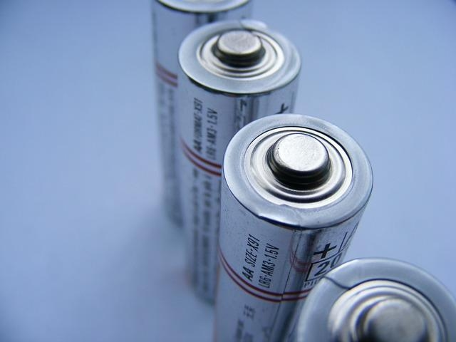 研究人員近日開發(fā)了一種新型鋰金屬固態(tài)電池，可以充放電循環(huán)至少 6000 次。