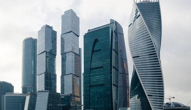 俄羅斯計劃 2025 年生產(chǎn) 1000 個國產(chǎn) 5G 基站，從而加快百萬人口城市 5G 網(wǎng)絡(luò)的部署進(jìn)程。