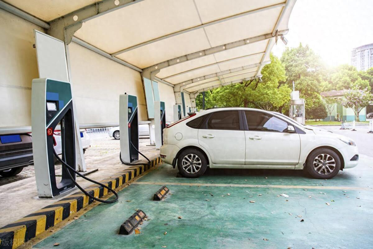 直流充電樁和交流充電樁有什么區別?(圖解)